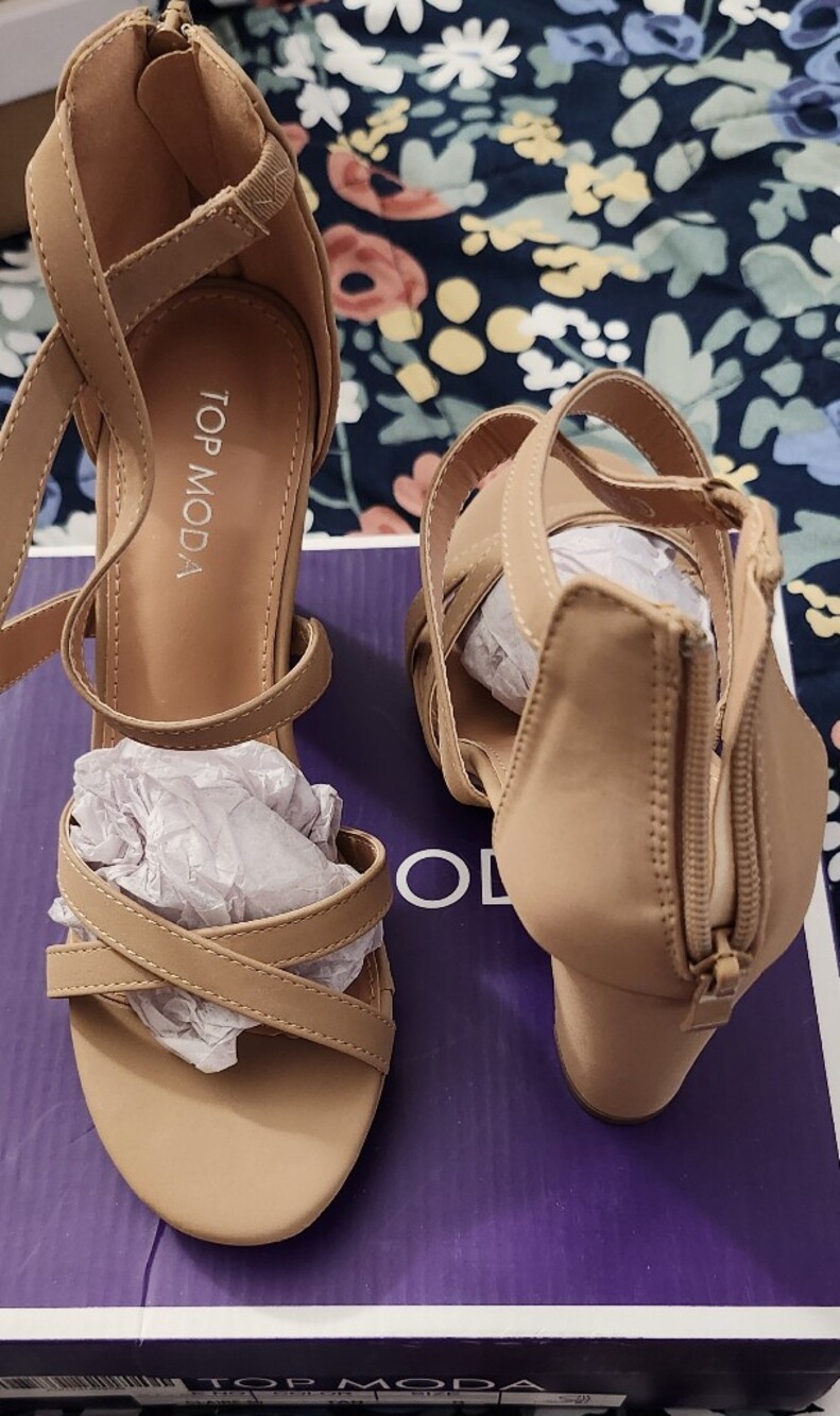 New, Women’s Tan Strappy Block Heel Sandals, Size 8